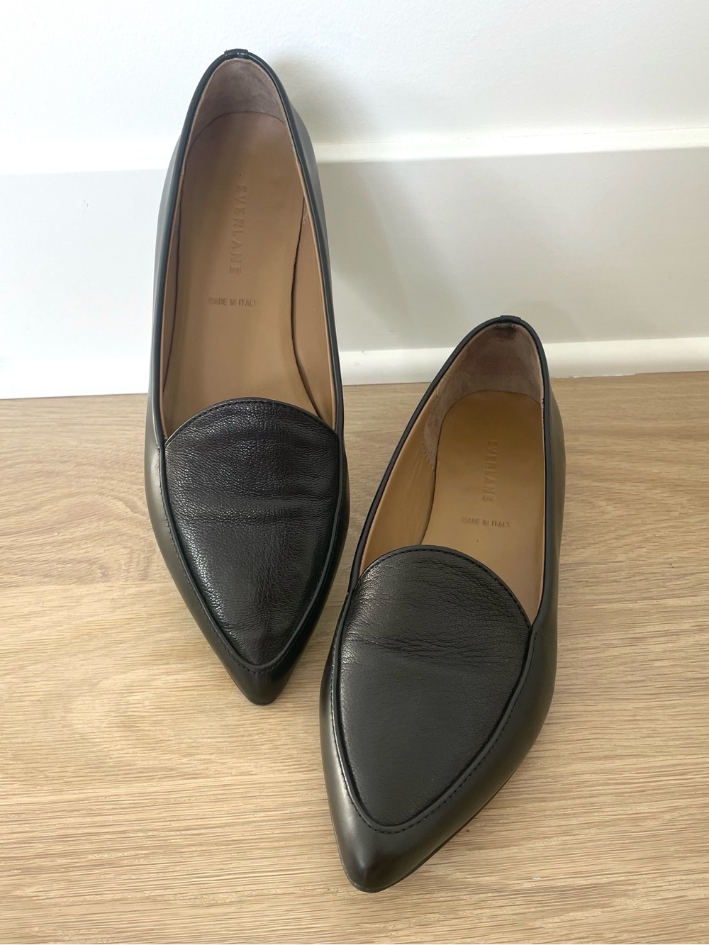 Everlane Modern Black Pointed Leather Loafers size 9 Minimal Quiet Luxury